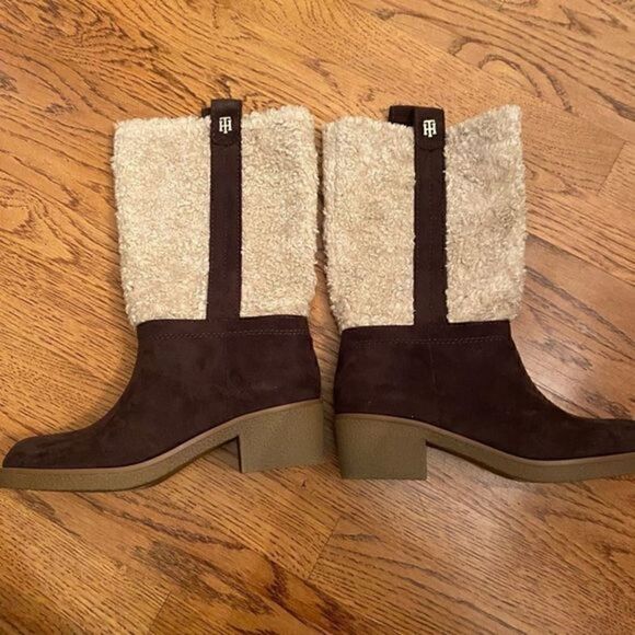 TOMMY hilfiger‎ woman’s suede boots
brown size 6 perfect condition - Picture 2 of 7